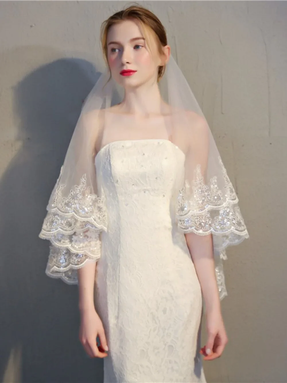 2-Tier Sequined Lace Short Wedding Veil
